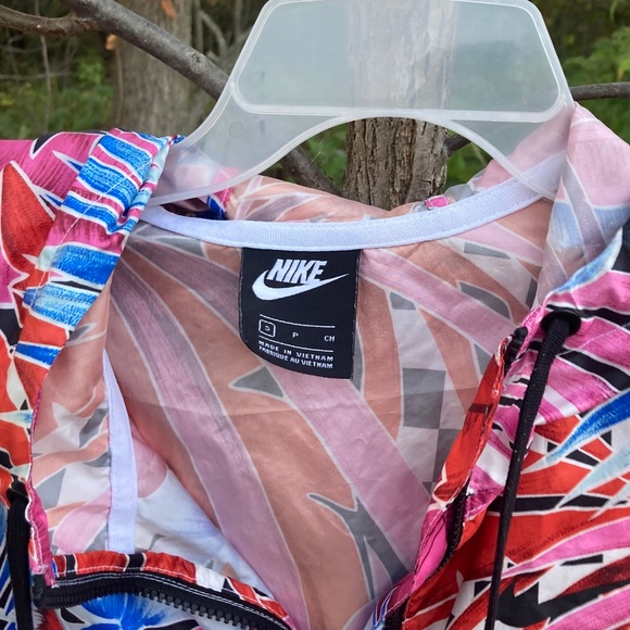 Nike multicolored Hyper Femme cropped zip-up hooded jacket Sz S. Great deal! - Picture 3 of 3